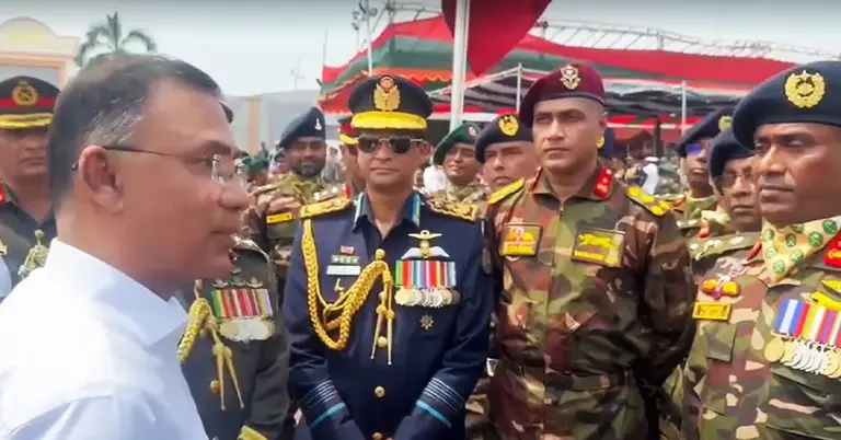 সশস্ত্র বাহিনীর সদস্যদের সঙ্গে কথা বলেছেন প্রধানমন্ত্রী